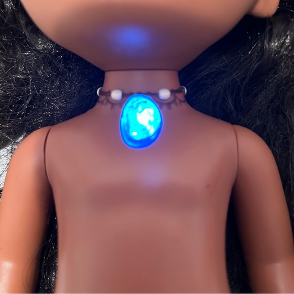 Disney Princess 14” singing/talking Moana Toddler Doll  with light up necklace - Picture 10 of 12